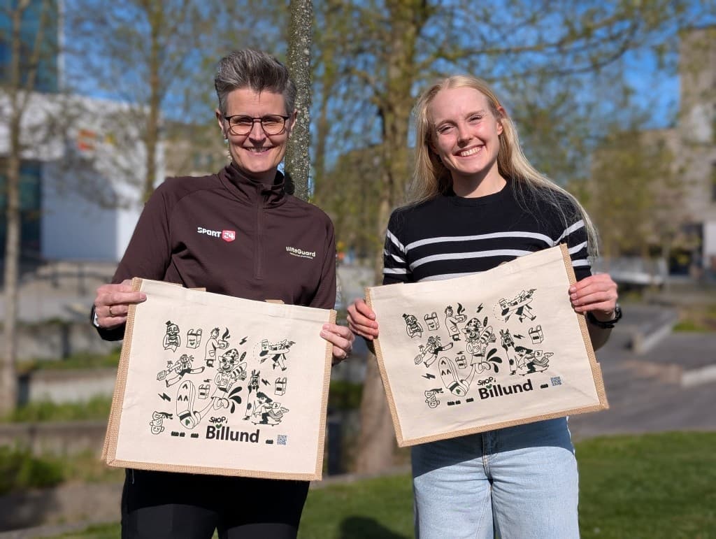 Anne Hansen and board member Vivi Stoklund from Sport 24 Billund with Shop in Billund’s new shopping bag